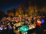 Wszystkich Świętych na cmentarzu w Sławnie ZDJĘCIA. Wierni licznie wybrali się na groby - 01.11.2021