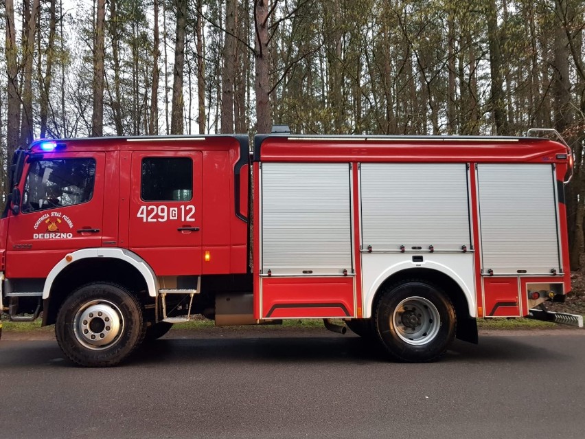 Debrzno. Przechlewo. Silny wiatr powoduje szkody. Zwalone drzewa na drogach