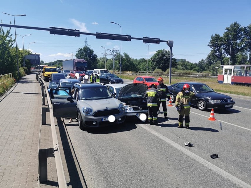 Na moście Pomorskim, tuż przy prawoskręcie w kierunku...