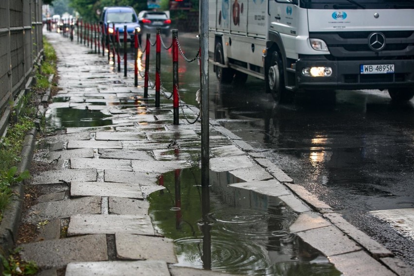 Ulica Królowej Jadwigi do remontu. Ale przebudowa wciąż się wlecze