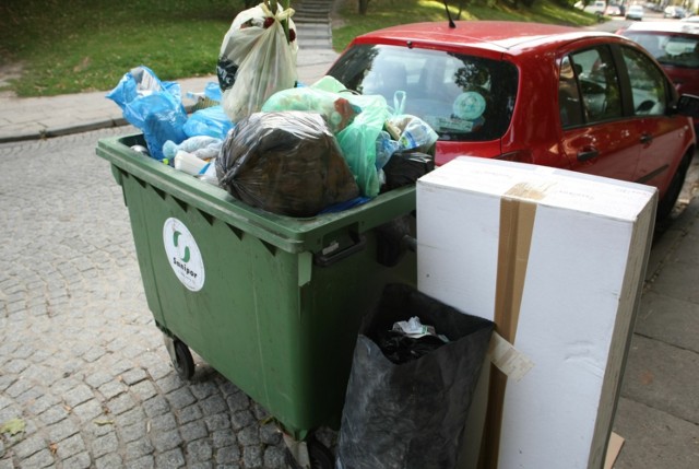 Gmina postanowiła walczyć z osobami uchylającymi się od płacenia za wywóz śmieci.