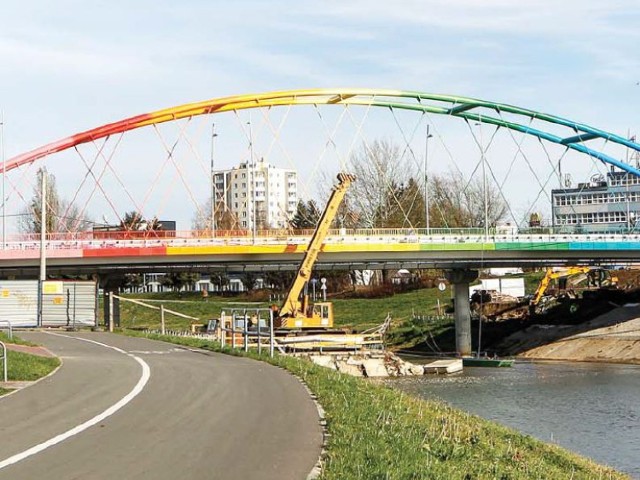 Otwarcie nowego mostu pod koniec listopada. Kolorowy przeprawa nocą będzie podświetlana białym światłem, które ma podkreślać wielobarwność i charakter obiektu.