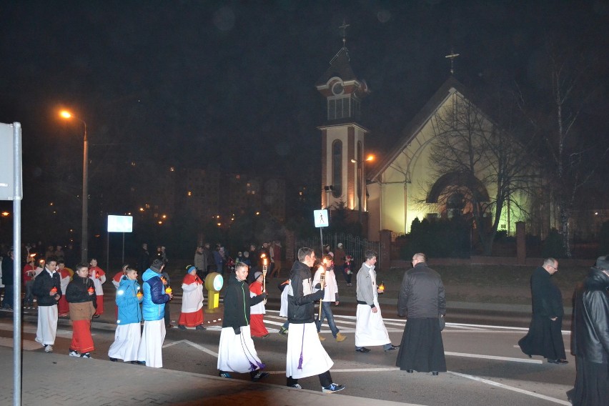 Mieszkańcy Gołonoga uczestniczyli w drodze krzyżowej po ulicach dzielnicy [ZDJĘCIA]