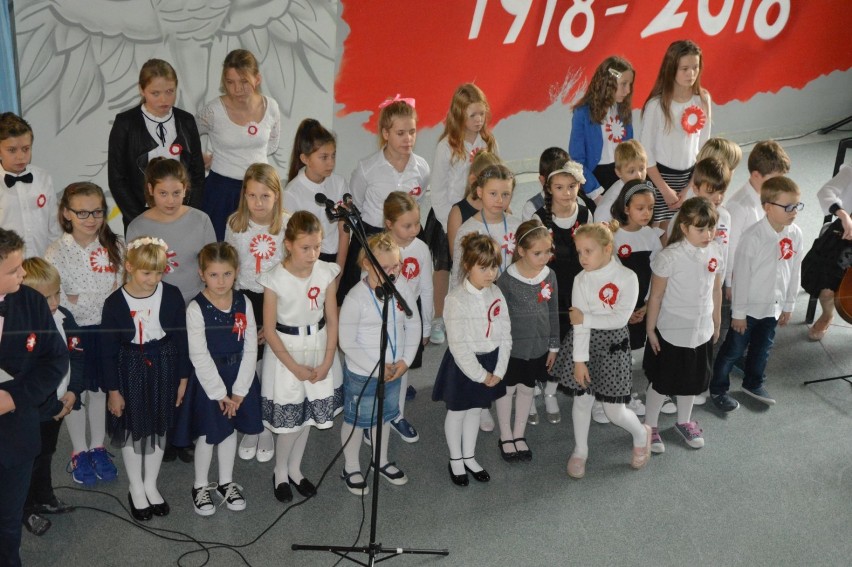 Sam Marszałek zawitał na uroczysty apel do Szkoły Podstawowej nr 5 w Lęborku
