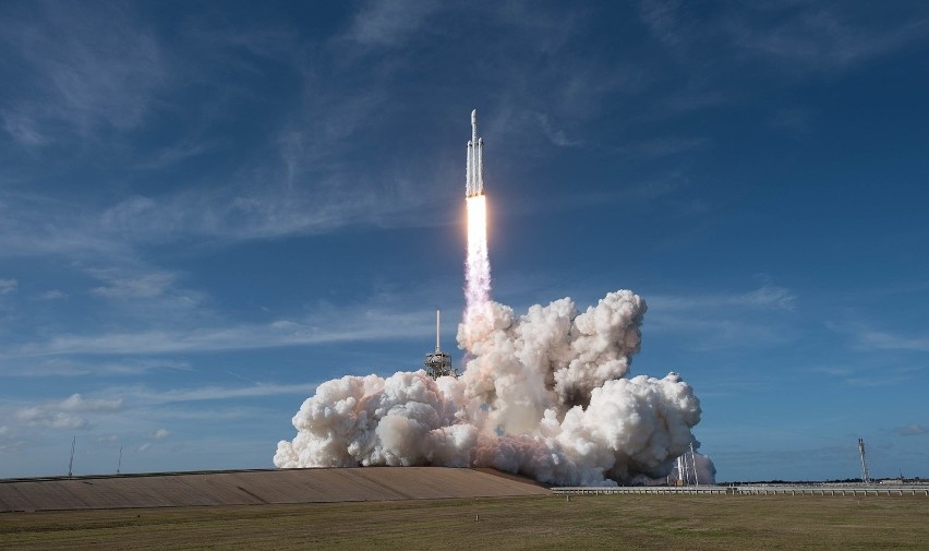 SpaceX

Amerykańskie przedsiębiorstwo przemysłu kosmicznego,...