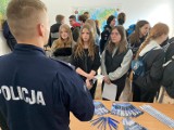 Dzień otwarty w Liceum Mundurowym Spartakus w Kwidzynie. Policjanci z Gdańska i Kwidzyna zachęcali do wstąpienia do służby [ZDJĘCIA]