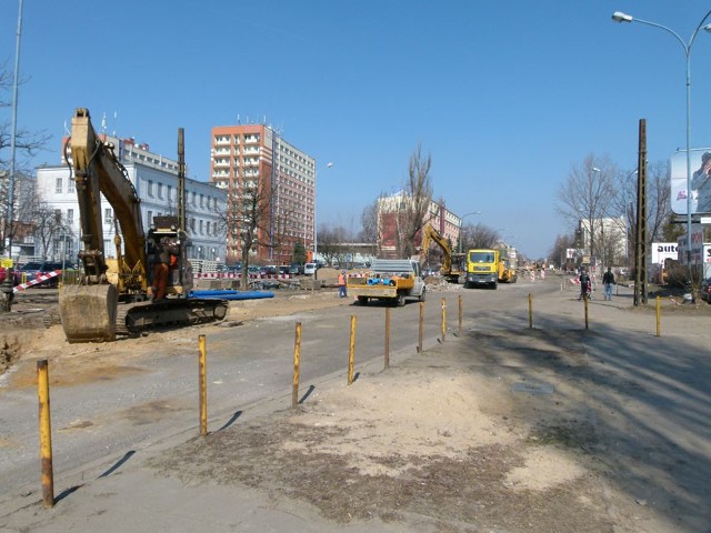 Zarząd Dróg i Transportu w Łodzi robi porządki z słupkami stawianymi na chodniku