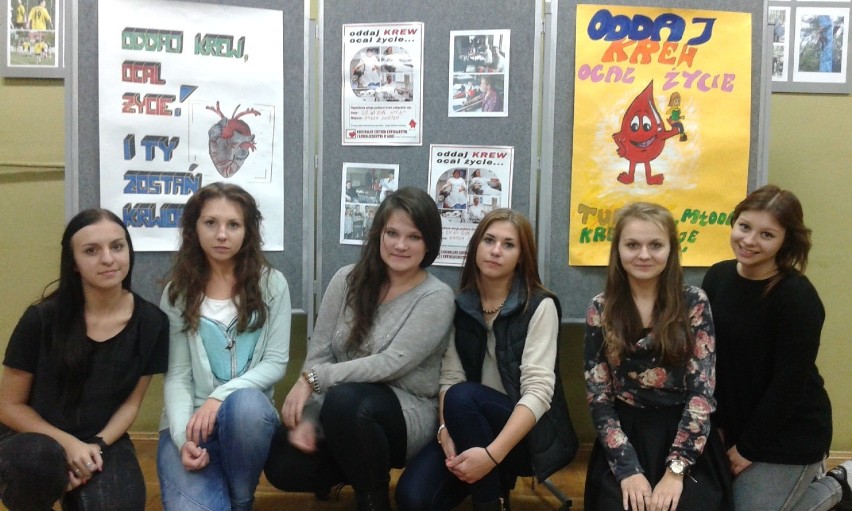 Uczniowie ZSP 1 w Radomsku promują akcję "Młoda Krew Ratuje Życie"