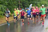 8. Koleżeński Cross Maraton po Zielonym Lesie w Żarach. Deszcz im niestraszny, bo pobiegli sami twardziele