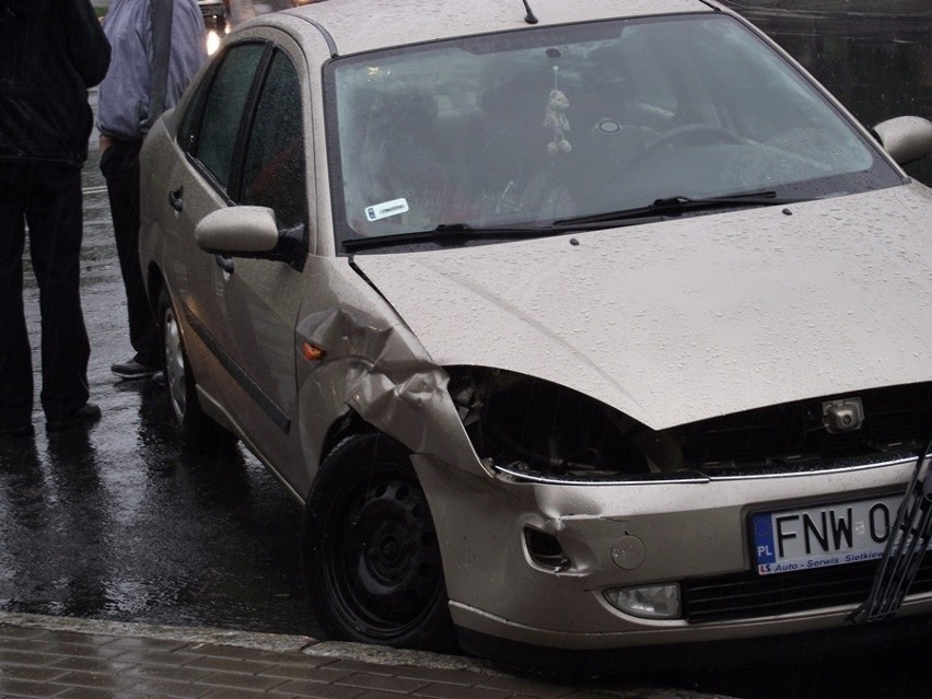 Głogów: Kolizja vw z fordem