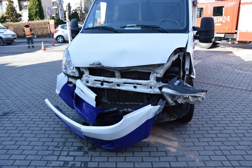 Tarnów. Wypadek na skrzyżowaniu, pięć aut uszkodzonych [ZDJĘCIA]