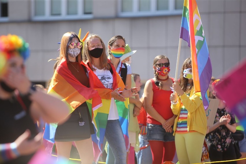 Marsz Równości w Katowicach 2020 [ZDJĘCIA]. Poszli, bo pokazać, że każdy może kochać