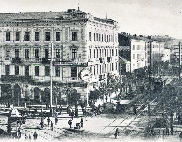 Na zdjęciu północno-wschodni narożnik Marszałkowskiej i Jerozolimskich przed II wojną - dziś w tym miejscu stoi Rotunda PKO