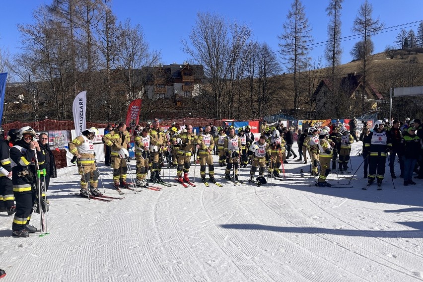 X Ogólnopolskie Mistrzostwa Strażaków OSP w Narciarstwie Alpejskim i Snowboardzie. Pięcioosobowa ekipa z Gorlickiego na starcie