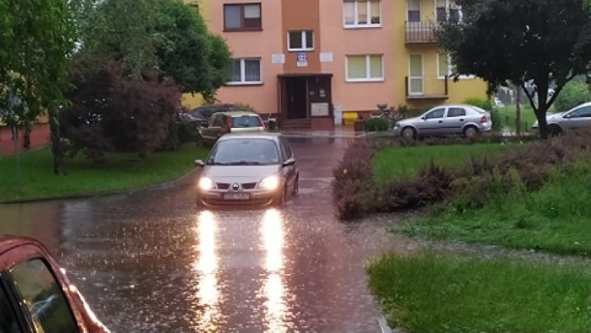 Ulewa w Bełchatowie i regionie. Część ulic miasta pod wodą