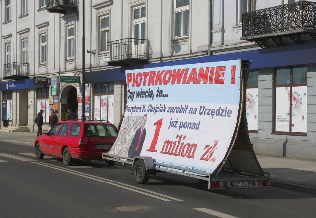 Na ulicach miasta pojawił się w ostatnich dniach baner uderzający w prezydenta. Krzysztof Chojniak tę akcję, jak i działania PIO, uznaje za kolejny atak na urząd, którego autorom chodzi o własny interes