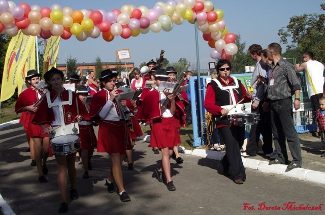 Na każdej zbąszyńskiej imprezie gra zesp&oacute;ł Szałamaje, działający w Zbąszyńskim Centrum Kultury, pod kierunkiem Agnieszki Rybickiej.
Fot. Dorota Michalczak