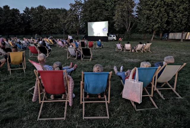 Kina do swoich sal zaproszą widzów od 29 maja, wcześniej na dużym ekranie można obejrzeć film pod chmurką