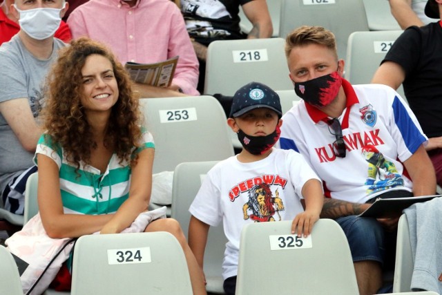 Zawody z kompletem punktów wygrał Bartosz Zmarzlik. Na torze nie brakowało ciekawych akcji, a fani, którzy zawitali na stadion Polonii z pewnością nie żałowali. BYŁEŚ NA TRYBUNACH? POSZUKAJ SIEBIE NA ZDJĘCIACH >>>>>>