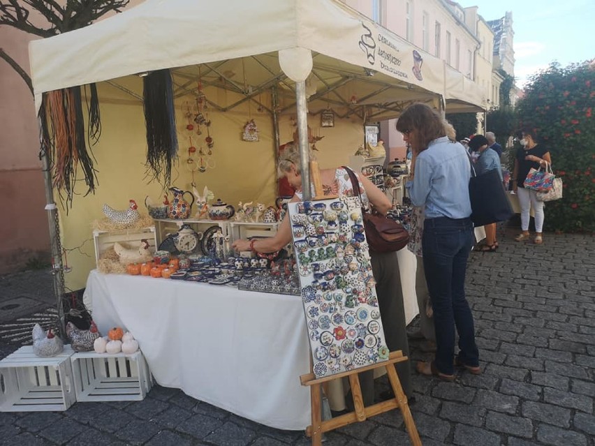 Rękodzieło i lokalne wyroby na oleśnickiej starówce. Zobacz zdjęcia z pierwszego dnia jarmarku!