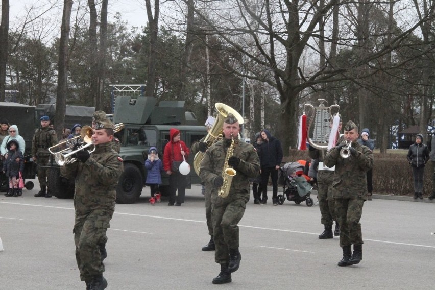 Wojskowe pojazdy, pokazy i grochówka! Na kieleckiej Bukówce świętowali 20 lat Polski w NATO [ZDJĘCIA]