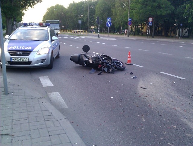 Potrącenie motocyklisty na skrzyżowaniu ulic al. Armii Krajowej i Ogrodowej w Chełmie.
