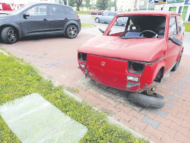 Maluch, którego ktoś porzucił na parkingu sklepu przy ul. ...