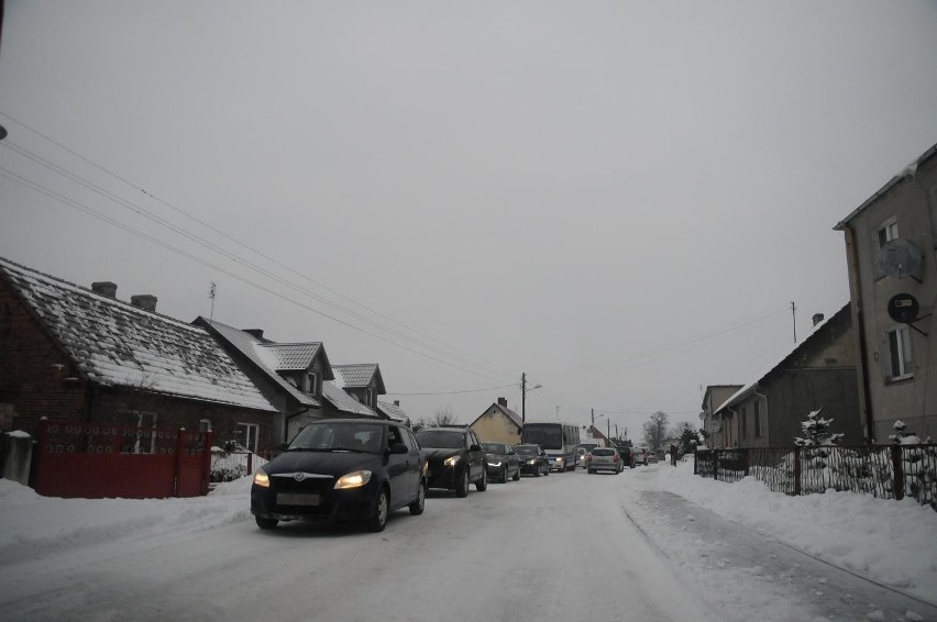 Na łuku drogi między gościńcem Marzymięta i Czmoniem...