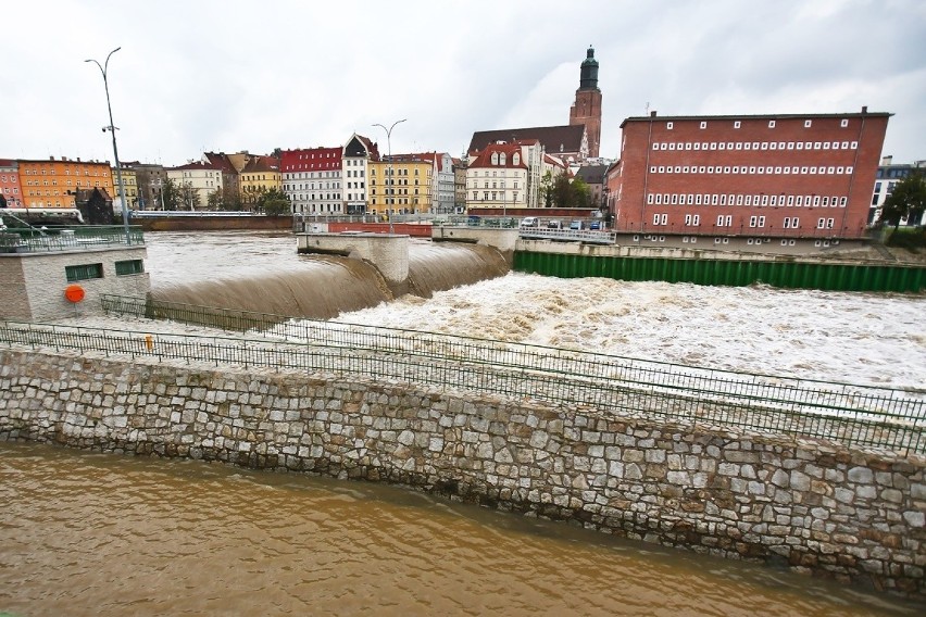 Idzie wielka woda. Pierwsze podtopienia we Wrocławiu. Zobacz zdjęcia
