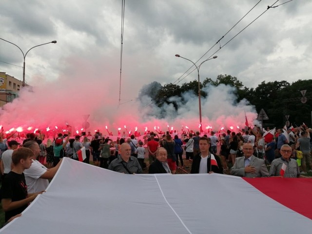 Uroczystości upamiętniające wybuch Powstania Warszawskiego w Dąbrowie Górniczej w 2021 roku 

Zobacz kolejne zdjęcia/plansze. Przesuwaj zdjęcia w prawo naciśnij strzałkę lub przycisk NASTĘPNE