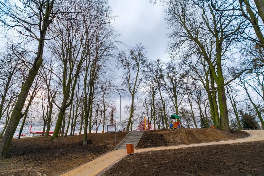 Kwidzyn: Park przy ul. Mostowej już po remoncie. Powstały plac zabaw i fontanna [ZDJĘCIA]