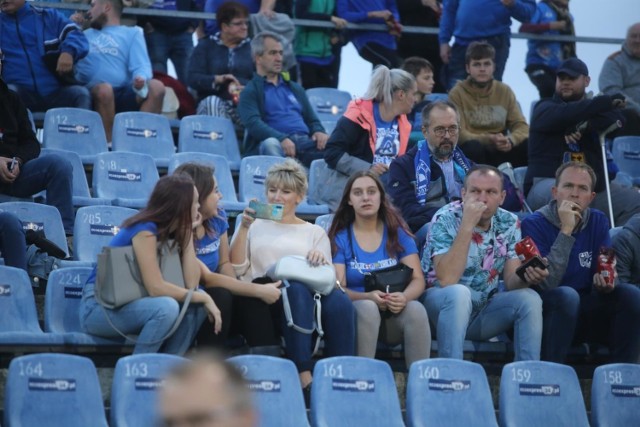 Kibice Ruchu Chorzów na meczu z Polonią Nysa  

Zobacz kolejne zdjęcia. Przesuwaj zdjęcia w prawo - naciśnij strzałkę lub przycisk NASTĘPNE