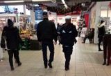 Policjanci i strażnicy miejscy sprawdzają, czy przestrzegamy obostrzeń