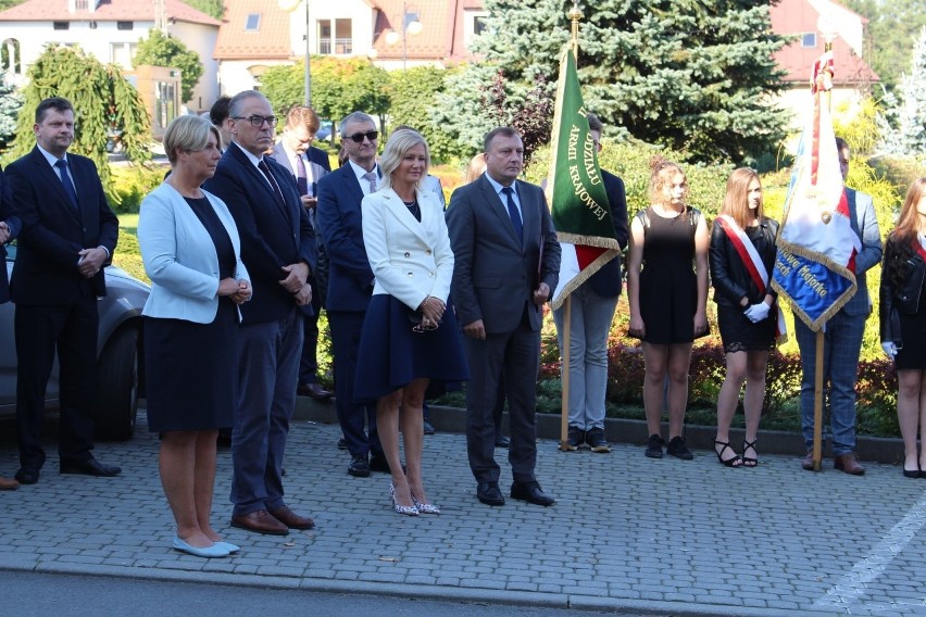 Uroczystości odsłonięcia tablicy, poświęconej wydarzeniom,...