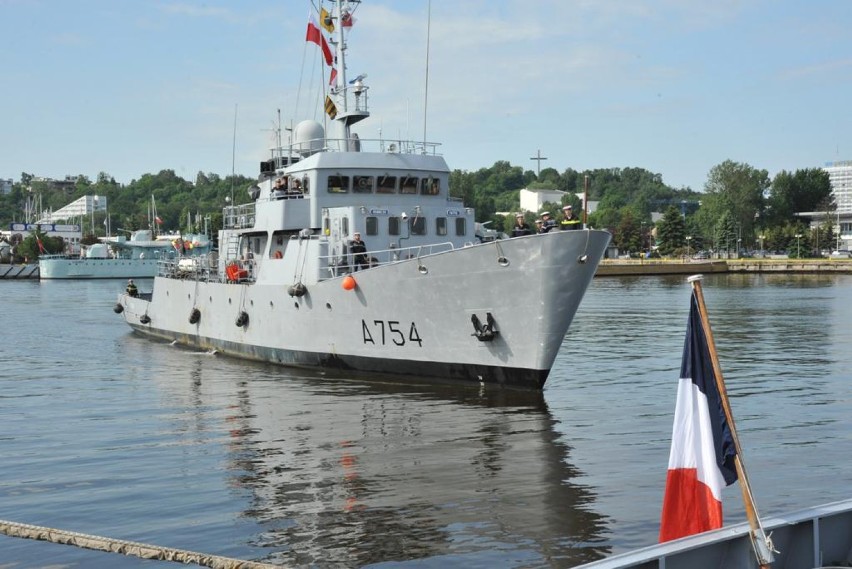 Pięć szkolnych okrętów Marynarki Francuskiej przypłynęło do...