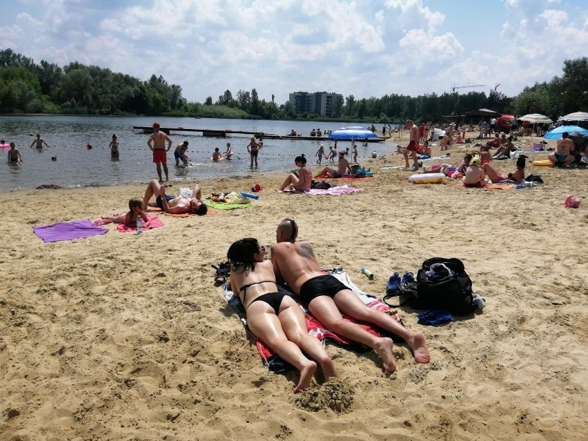 Ponad tysiąc osób wypoczywa dzisiaj na kąpielisku Żwirownia...