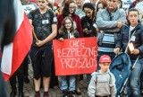 Młodzi bydgoszczanie też manifestują przed sądem [zdjęcia]