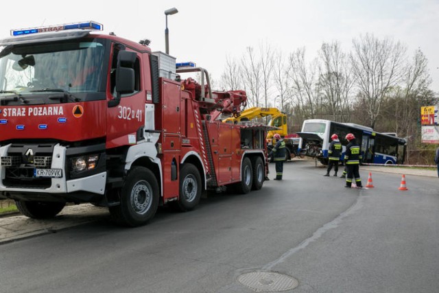 Strażacy, tak jak żołnierze i policjanci, otrzymali niedawno podwyżki. Sprawdź ile zarabiają w naszym kraju. 

Podajemy kwoty brutto według grupy uposażenia zasadniczego (bez wysługi lat i dodatków)

Zobacz także! Wypadek w Konstantynowie (Kujawsko-Pomorskie). Autokar wypadł z drogi, 2 osoby nie żyją, 16 jest rannych [zdjęcia]

Aby przejść do kolejnego zdjęcia przesuń stronę gestem lub kliknij strzałkę w prawo na zdjęciu.


XXIV Konkurs Pojazdów Konnych Lubostroń Żnin

