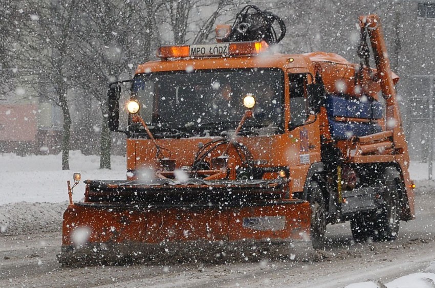 Zima w Słupsku: Trudne warunki na zasypanych drogach!