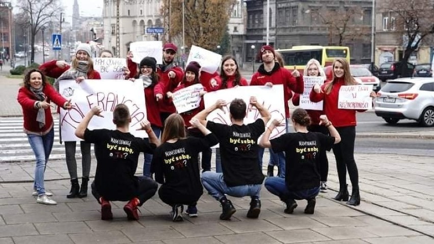 Pabianice Koronawirus. Wolontariusze Agrafki pomagają seniorom i osobom na kwarantannie 