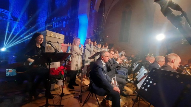 Wspólny koncert kolęd w wykonaniu Gorzowskiej Orkiestry Dętej i Nowonarodzonych zakończył tegoroczną edycję miejskiej akcji "Gorzów blisko świąt".