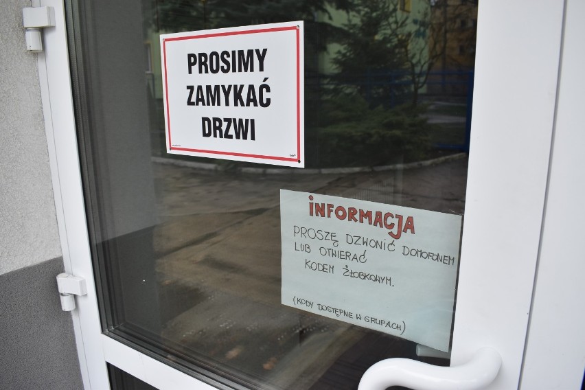 Tak wyglądają drzwi Przedszkola Miejskiego nr 3, do którego...