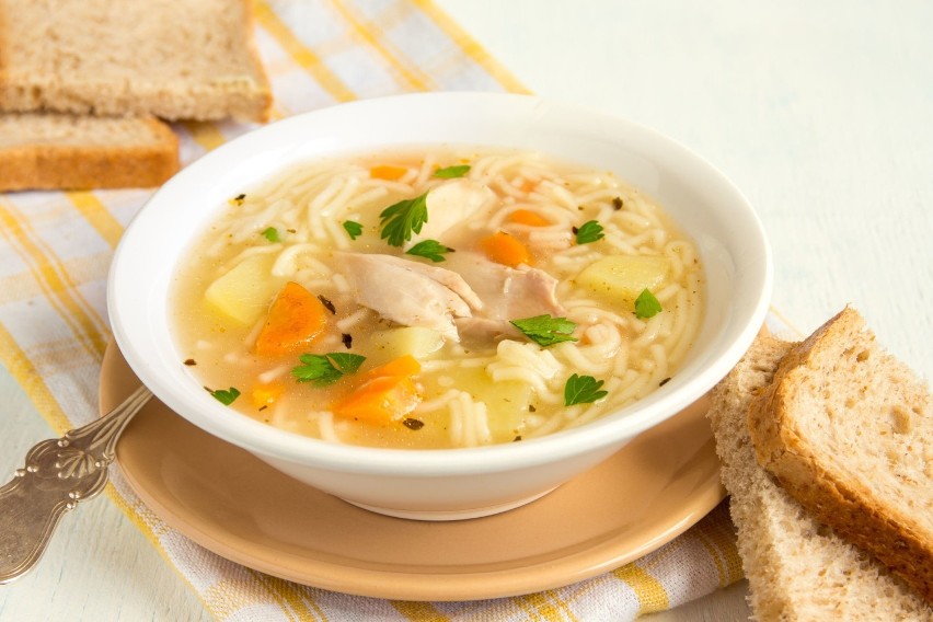 Zupa stanowi pełnowartościowy posiłek, ponieważ zapewnia...