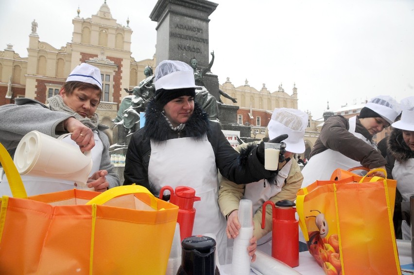 Narodowy Bar Mleczny: Happening w obronie barów mlecznych w Krakowie [ZDJĘCIA]