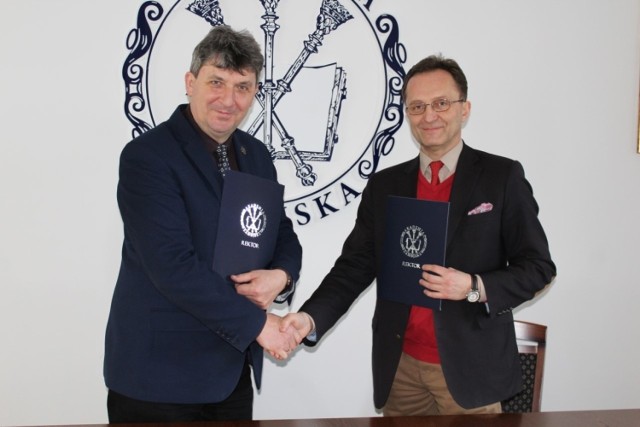 Dokument podpisali: dr hab. Paweł Skrzydlewski, rektor AZ oraz Andrzej Gołąb, dyrektor krasnostawskiego muzeum