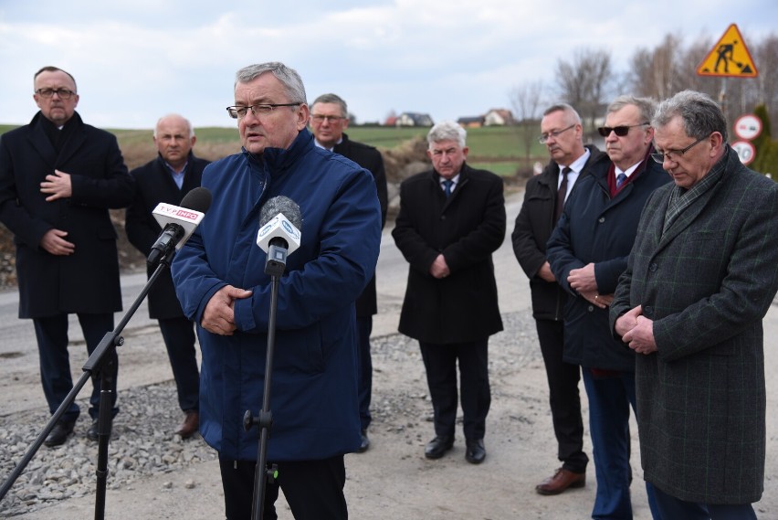 Dwie duże inwestycje drogowe będą gotowe już w przyszłym roku! Spotkanie władz samorządowych z ministrem infrastruktury [ZDJĘCIA]