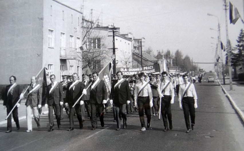 Tak w Wieluniu świętowano 1 maja w czasach PRL. Zobacz ZDJĘCIA pochodów z lat 80. 