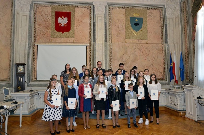 82 stypendystów szkół w Przemyślu odebrało nagrody od prezydenta Wojciecha Bakuna [ZDJĘCIA]