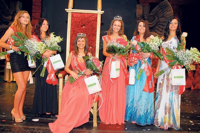 Laureatki (od lewej): Anna i Ola Habiera - II wicemiss, Anna i Kinga Olejnik - Najpiękniejsza Mama i Córka 2011 oraz Katarzyna Górniak (mama) i Justyna Gradek (córka) - I wicemiss.