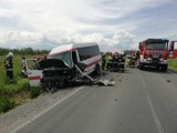 Podhale. Czołowe zderzenie busa pasażerskiego z osobówką [ZDJĘCIA]